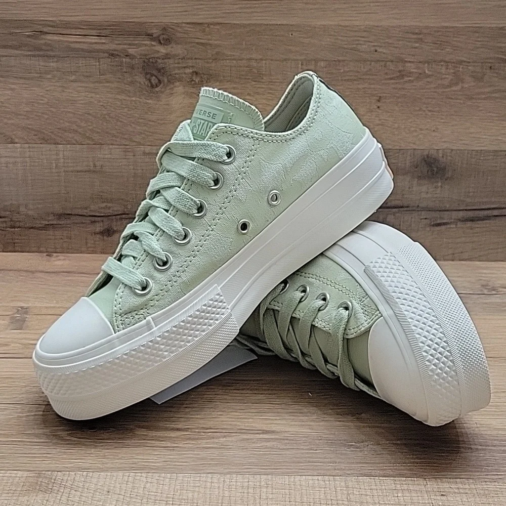 Converse shoes women Brand new platform.